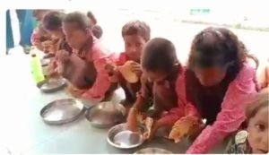 मिड-डे-मील में रोटी-नमक