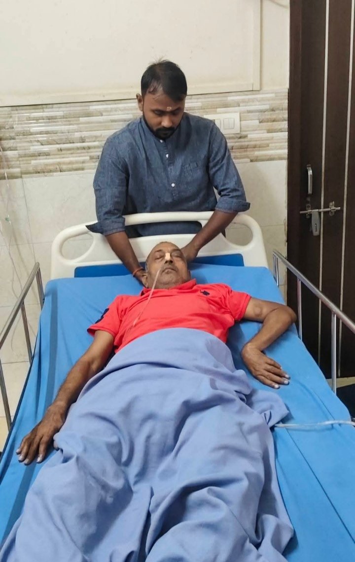 आकाश पटेल के पिता का निधन