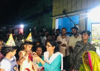 अनुप्रिया पटेल ने दलित बस्ती में केक काटकर मनाया जन्मदिन