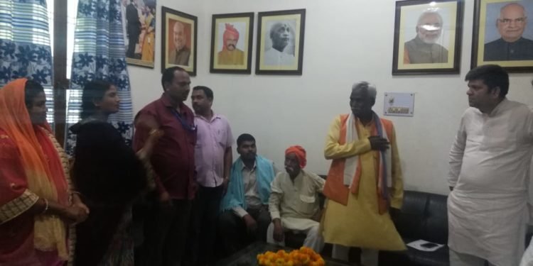 अनुप्रिया पटेल की टीम में शामिल हुए कृष्णा पटेल के एक दर्जन सहयोगी