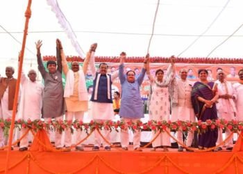 संसद में आंख मारने वाला नहीं, पाकिस्तान को आंख दिखाने वाला पीएम चाहिए: अनुप्रिया पटेल