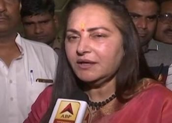 यूपी: आजम पर बैन से जया प्रदा संतुष्ट, कहा- ‘लोगों ने मुझे अकेले नहीं छोड़ा है’