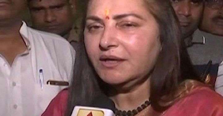 यूपी: आजम पर बैन से जया प्रदा संतुष्ट, कहा- ‘लोगों ने मुझे अकेले नहीं छोड़ा है’