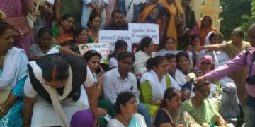 congress workers protest at bjp state head quarter