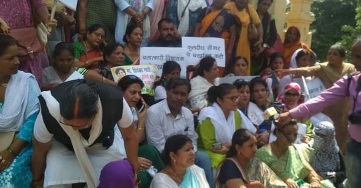 congress workers protest at bjp state head quarter