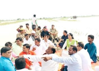 Former Union Minister Anupriya Patel in flood affected area