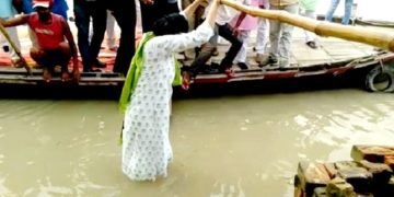 Anupriya Patel fell while crossing the river