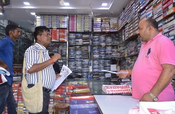 प्लास्टिक मुक्त बांदा, डीएम हीरालाल