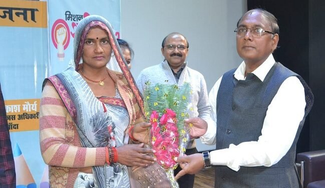 डीएम अनुराग पटेल की अभिनव पहल-गांवों के विकास हेतु बांदा के 58 निरक्षर प्रधान होंगे साक्षर