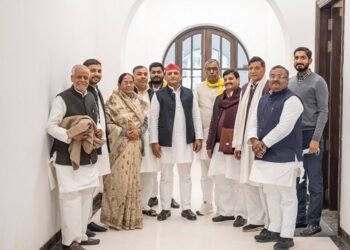 अखिलेश यादव