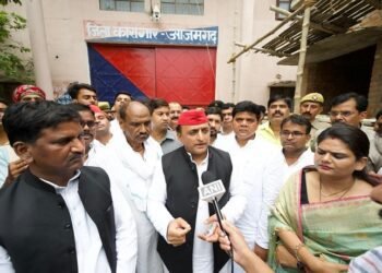 अखिलेश यादव