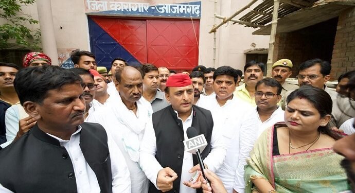 अखिलेश यादव