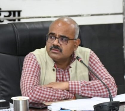 डीएम देवरिया