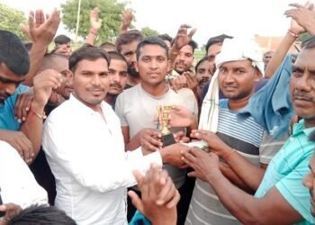 दही हांडी फोड़ प्रतियोगिता