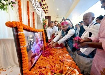 अखिलेश यादव