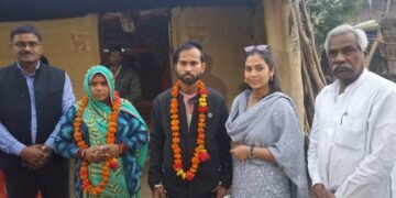 उत्तराखंड सुरंग से सकुशल घर आये श्रमिक मंजीत से कांग्रेस नेत्री ने की मुलाकात, हौसले को सराहा