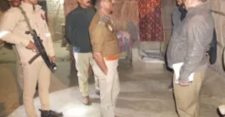 Ballia: पत्नी व दो बच्चों को मारकर पति ने की आत्महत्या, क्षेत्र में मचा हड़कंप