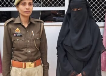 Azamgarh: जिन्दा मिली मृतका, बेटी को मां लेकर पहुंची थाने