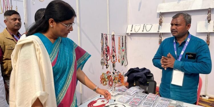 मीरजापुर के कारीगरों को इंटरनेशनल मार्केट से जोड़ने के लिए ‘जेम संवाद मेला’ का आयोजन