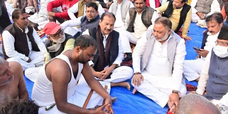 सपा अध्यक्ष राजमंगल यादव की अंतिम यात्रा में हर दल के नेता हुए शामिल