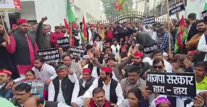 सांसदों के निलंबन के विरोध में इंडिया गठबंधन का प्रदेशव्यापी प्रदर्शन