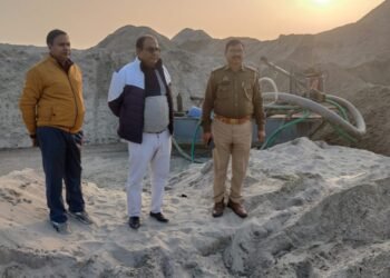 बेल्थरा रोड: खनन में अनियमितता पाए जाने पर लिफ्टर मशीनें सील