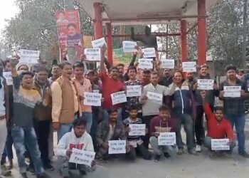 नई मोटर व्हीकल कानून के खिलाफ सैकड़ों की संख्या में वाहन चालकों ने किया प्रदर्शन