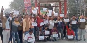 नई मोटर व्हीकल कानून के खिलाफ सैकड़ों की संख्या में वाहन चालकों ने किया प्रदर्शन