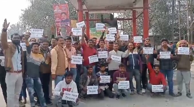 नई मोटर व्हीकल कानून के खिलाफ सैकड़ों की संख्या में वाहन चालकों ने किया प्रदर्शन