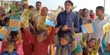 एक समान शिक्षा की मांग को लेकर अनोखा अभियान