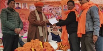 कैफियत एक्सप्रेस को बलिया से चलाने की मांग, व्यापारियों ने सांसद को सौंपा ज्ञापन