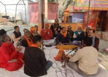 राम मंदिर: उत्साहित श्रद्धालु ने 170 फीट ऊंचा भगवा ध्वज फहराकर बनाया रिकॉर्ड