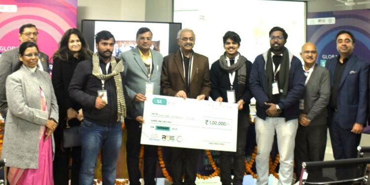कार्बन उत्सर्जन कम करने वाले स्टार्टअप को मिला ग्लोबल स्टूडेंट एंटरप्रेन्योरशिप अवार्ड