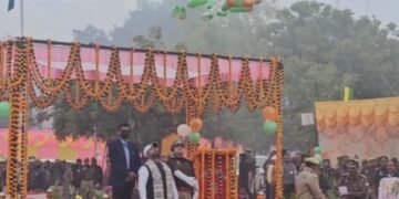 मंत्री दानिश आज़ाद अंसारी ने आकाश में गुब्बारे और कबूतर उड़ाकर गणतंत्र दिवस की दी बधाई