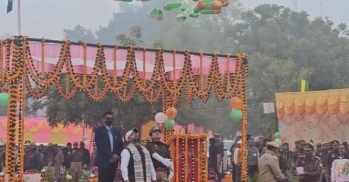 मंत्री दानिश आज़ाद अंसारी ने आकाश में गुब्बारे और कबूतर उड़ाकर गणतंत्र दिवस की दी बधाई