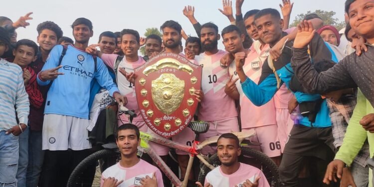 बेल्थरा रोड: आल इंडिया फुटबॉल टूर्नामेंट में वराणसी की टीम विजयी