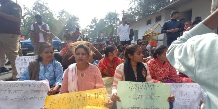 आरक्षित वर्ग के छात्रों ने क्यों कहा- केशव चाचा मस्त हैं, दलित- पिछड़े पस्त हैं