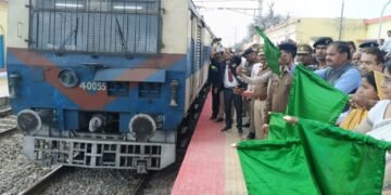 वाराणसी सिंगरौली एक्सप्रेस का नारायणपुर बाजार स्टेशन पर ठहराव शुरू,