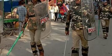 बेल्थरा रोड: त्योहारों व लोकसभा चुनाव के मद्देनजर पुलिस ने किया फ्लैग मार्च