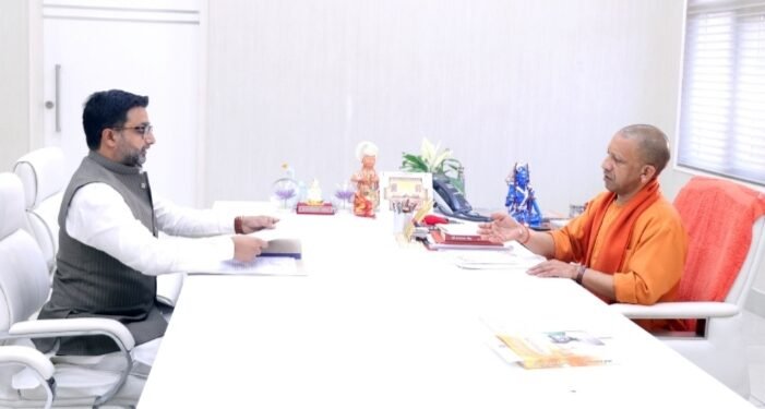 बलिया में अटल आवासीय विद्यालय खोलने की मांग, मंत्री दानिश आजाद अंसारी ने सीएम योगी से की मुलाकात