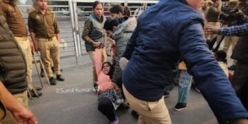 69000 शिक्षक भर्ती: आरक्षित वर्ग के अभ्यर्थियों ने मुख्यमंत्री आवास पर किया प्रदर्शन