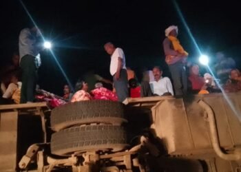 सोनभद्र: तीर्थयात्रियों को लेकर जा रही बस पलटी, 25 तीर्थ यात्री घायल