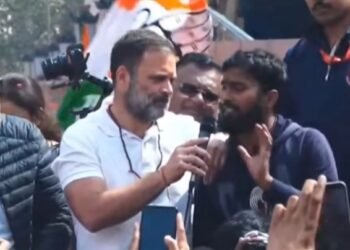 भारत जोड़ो यात्रा:  राहुल गांधी के जाते ही भाजपा कार्यकर्ताओं ने गंगाजल से धोया जनसभा स्थल