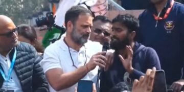 भारत जोड़ो यात्रा:  राहुल गांधी के जाते ही भाजपा कार्यकर्ताओं ने गंगाजल से धोया जनसभा स्थल