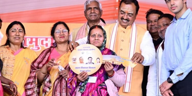 केशव प्रसाद मौर्य का आदेश: पाइपलाइन के लिए सडकों की खुदायी से हुए गड्ढों की होगी नियमित जांच