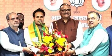 मायावती को एक और झटका, अंबेडकर नगर के बसपा सांसद भाजपा में शामिल