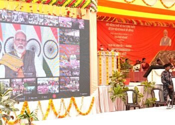 पीएम मोदी ने 554 रेलवे स्टेशन एवं 1500 आरओबी / आरयूबी का किया उद्घाटन