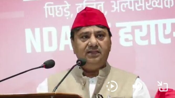 सपा ने शुरू की आजमगढ़ की किलेबंदी, गुड्डू जमाली साइकिल पर सवार