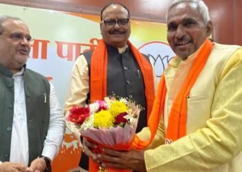 पूर्व मंत्री संजय गर्ग, पूर्व विधायक सुरेंद्र सिंह सहित कई नेता भाजपा में शामिल