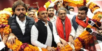 अखिलेश यादव के साथ आए बीजेपी – रालोद के कई नेता, पूर्व विधायक सुभाष चन्द्र श्रीवास्तव भी सपा में शामिल